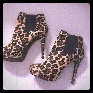 Gianni Bini leopard stiletto booties